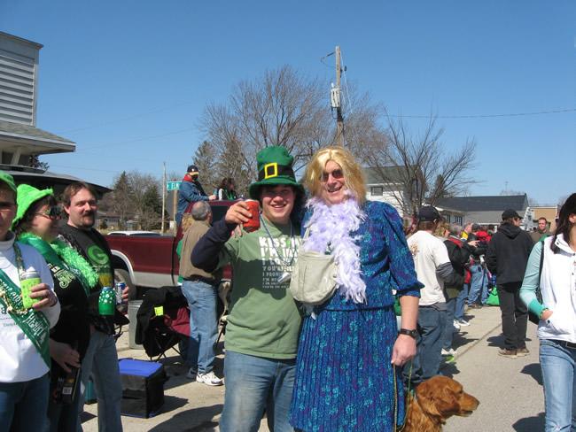 /pictures/ST Pats Float 2009 - No snow our guys keep draging/IMG_1407.jpg